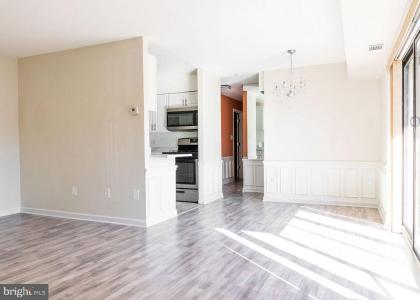 7618 Savannah Street , 104, Falls Church, Virginia 22043, USA