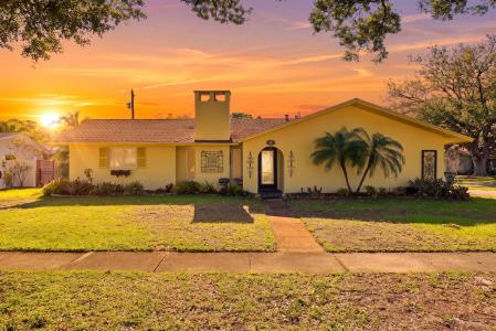 962 Corvette Dr., Largo, Florida 33771, USA