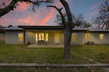 1811 N Llano St, Fredericksburg, Texas 78624, USA