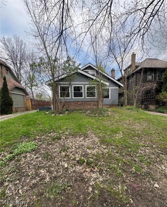 3327 Bradford Road, Cleveland Heights, Ohio 44118, États-Unis