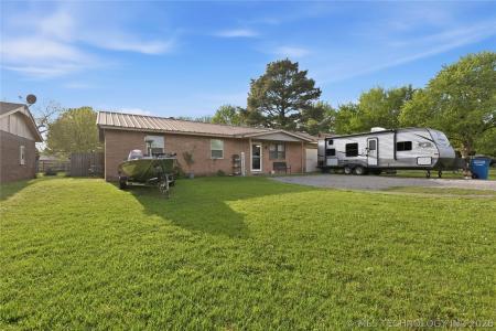 902 S Lincoln Ave Avenue, Wagoner, Oklahoma 74467
