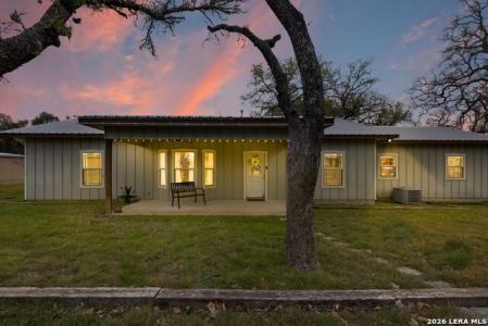 1811 N Llano St, Fredericksburg, Texas 78624