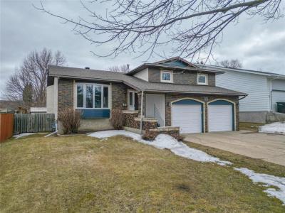 105 LYNX CRESCENT, Brandon, Manitoba R7B 3R4, Canadá