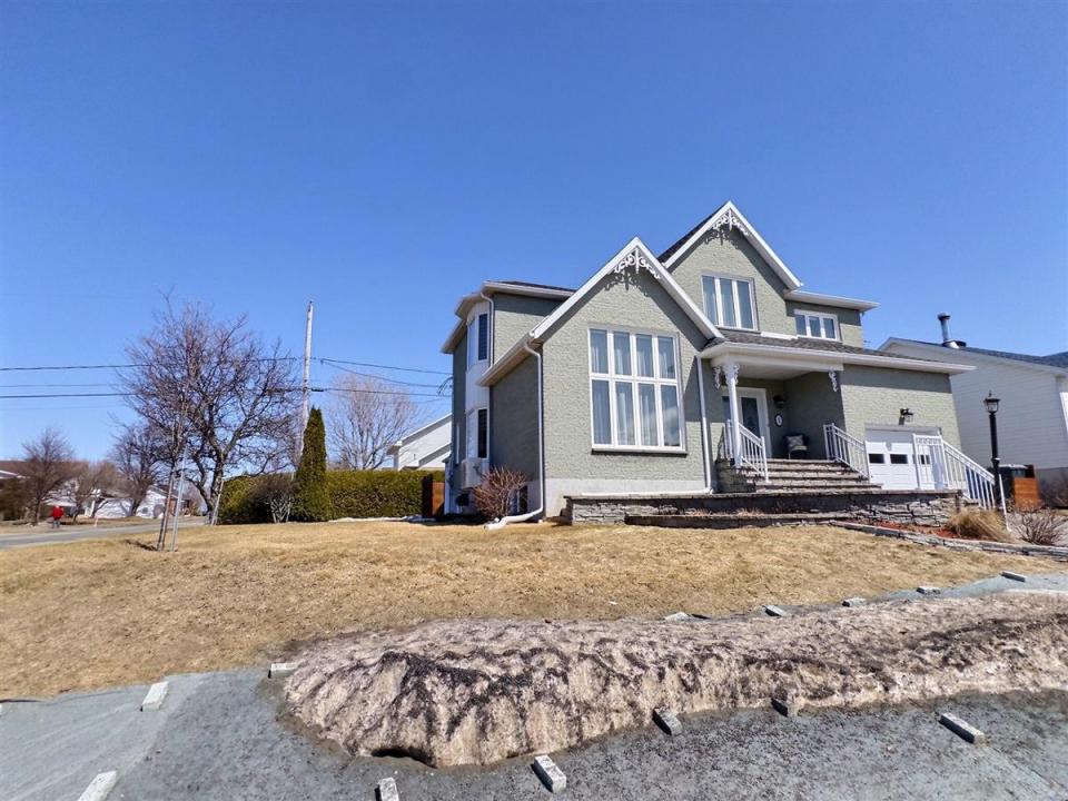 1 Rue Sylvien, Rivière-du-Loup, Québec G5R 4Z6, Canada