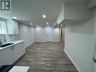 11 WHITE ABBEY PARK, Toronto (wexford-maryvale), Ontario M1R 4R3, Canada