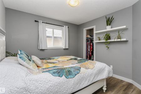 21807 97 AVENUE NW, Edmonton, Alberta T5T 4H6, Canada