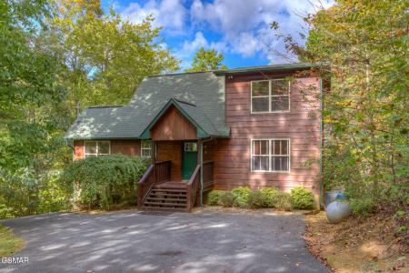 3810 Old Mountain Road, Sevierville, Tennessee 37876, USA