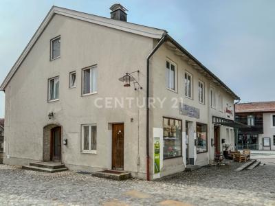 Marktplatz 2, Schnaitsee, Bayern 83530, Deutschland