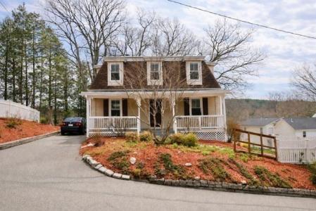 17 Fairview Street, Fitchburg, Massachusetts 01420, USA