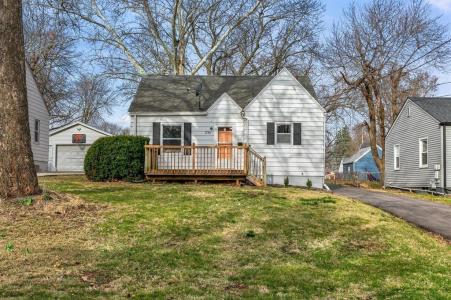 1734 45th Street, Des Moines, Iowa 50310, USA