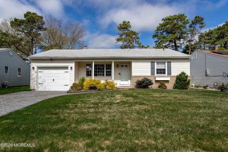 13 Nostrand Drive, Toms River, NJ 08757, USA