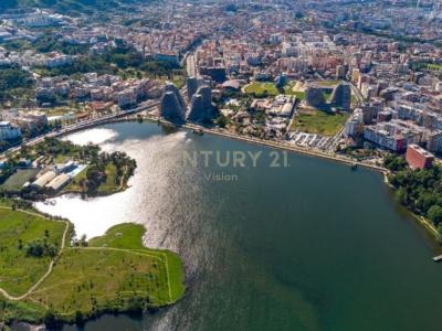 Komuna e Parisit, Tirana, Albania