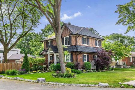 33 MCINTOSH AVENUE, Toronto, Ontario M8Y 3E1, Canada