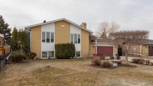 32 SPRINGWOOD BAY, Steinbach, מניטובה R5G 2E8, קנדה 