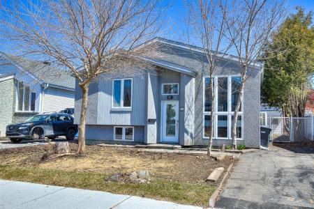 220  Rue François-Baillairgé, Laval (Sainte-Rose), קוויבק H7L 5G5, קנדה 