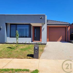 62 Uplands Crescent, Melton South, VIC 3338, Australia