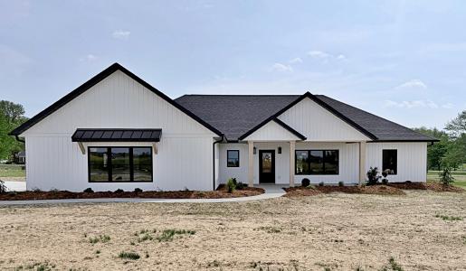 134 Garrett Avenue, Loogootee, Indiana 47553, USA