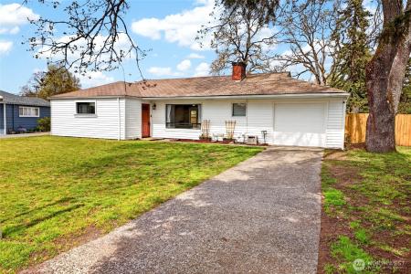 27 Crescent Circle, Lakewood, Washington 98499, USA