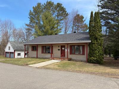 1906  Rue St-Vallier, Pohénégamook, Quebec G0L 1J0, Canada