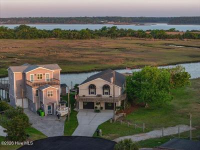 3083 3rd Street, Surf City, NC 28445, USA