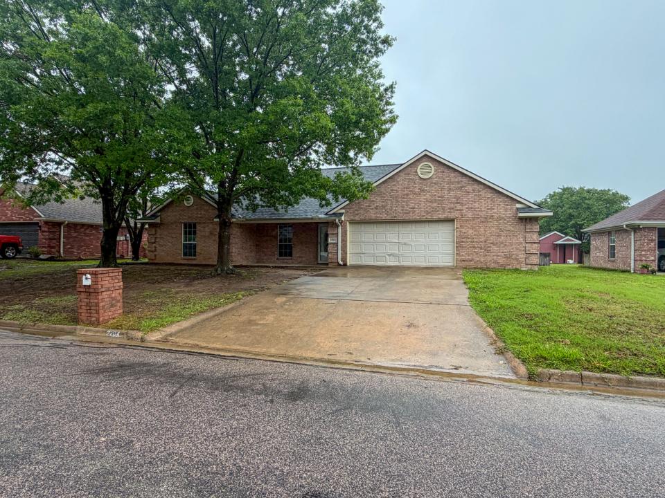 2204 N. Village, Bonham, Texas 75418, États-Unis