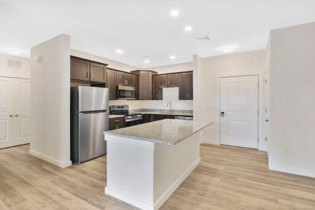 280 Salmon Brook St 5313, 223, Connecticut 06035, USA