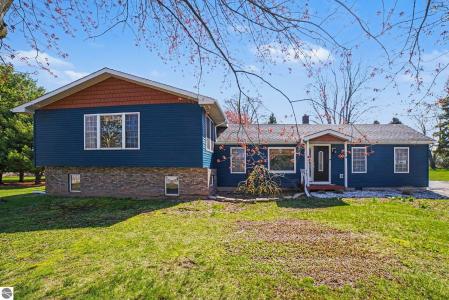 7818 N Luce Road, Alma, Michigan 48801, USA