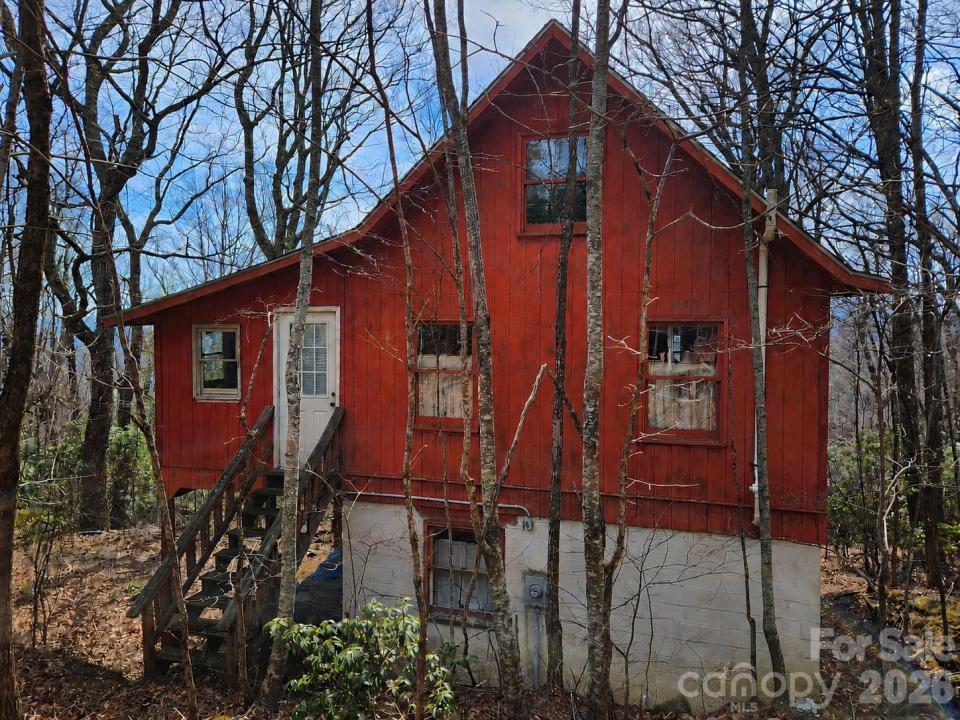 929 Pine Ridge Road, Hendersonville, North Carolina 28792