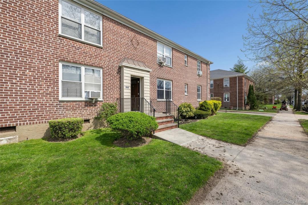 3503 205th Street unit: 330, Bayside, New York 11361, Stati Uniti