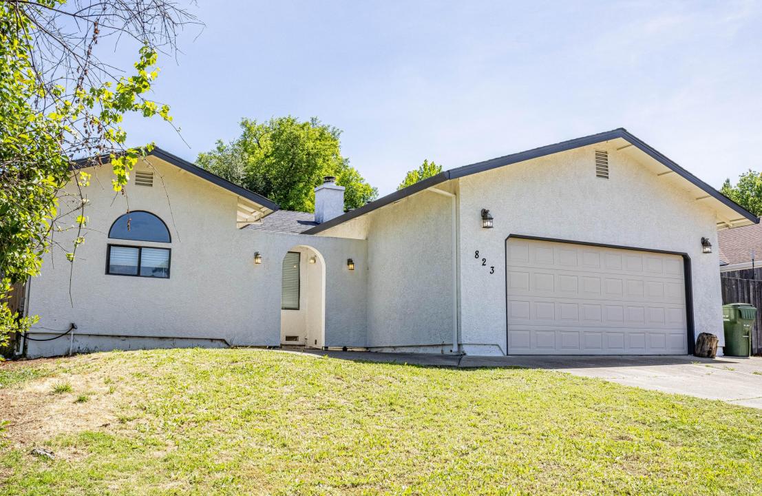 823 Spaniel Drive, Redding, Califórnia 96003, Estados Unidos