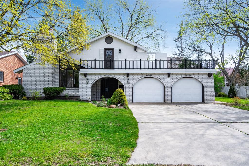 3770 HUNTINGTON, Windsor, Ontario N9E 3W8, Canada