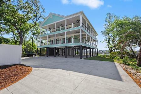 600 Elizabeth Dr., Murrells Inlet, SC 29576, USA