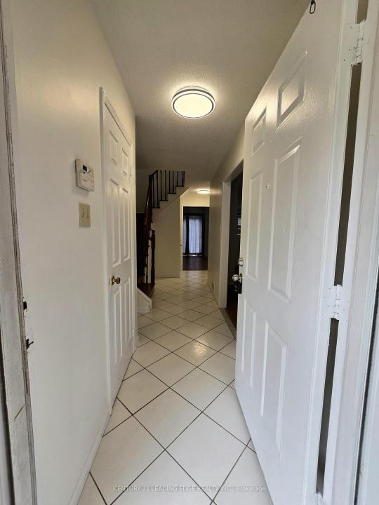 1592 MARSHCOURT DRIVE, Pickering, Ontario L1V 6G3, Canada