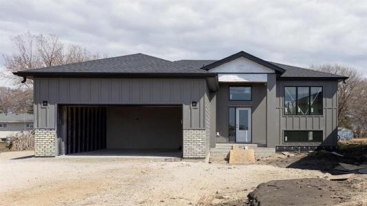 72 STERLING CRESCENT, Steinbach, מניטובה R5G 3A5, קנדה 