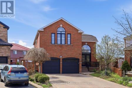 784 AVONSHIRE COURT, Mississauga (east Credit), Ontario L5V 2P2, Canada