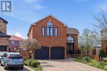 784 AVONSHIRE COURT, Mississauga (east Credit), Ontario L5V 2P2, Canada