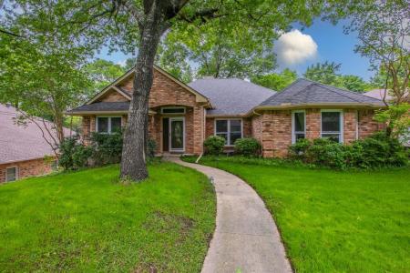 334 Meadowcreek Drive, Duncanville, Texas 75137, USA