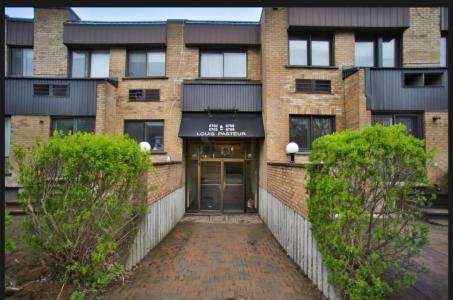 6767  Ch. Louis-Pasteur, Côte-Saint-Luc, Quebec H4W 2X1, Canadá