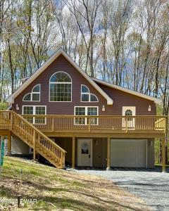 1006 Hidden Valley Court, Lake Ariel, Pennsylvania 18436, USA