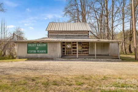 2172 Smokey Park Highway, Candler, North Carolina 28715, USA
