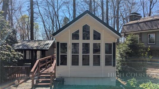 20 Twintree Lane, Newland, צפון קרוליינה 28657, ארצות הברית של אמריקה