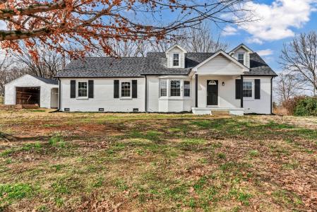 3436 Highway 48, Cunningham, Tennessee 37052, USA
