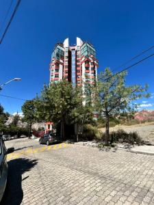 Urbanización San Alberto Edificio Los Jardines II, 3er. Piso 3B, La Paz, La Paz 00001, Bolivia
