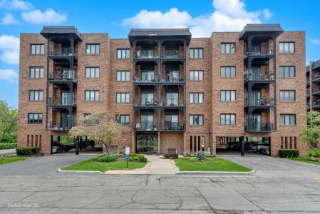 9342 Landings Lane , 203, Des Plaines, Illinois 60016, USA