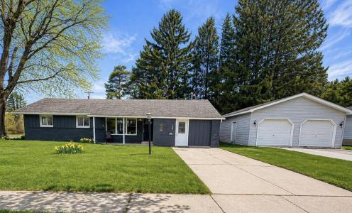 106 Avis, Pinconning, Michigan 48650, USA