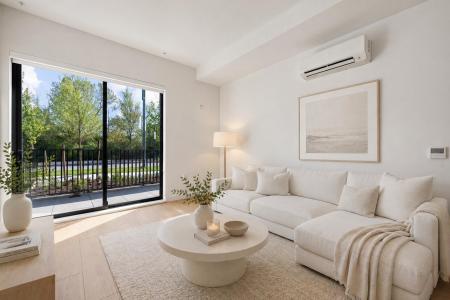2405 N GRANDVIEW HIGHWAY, Vancouver, Britanya Kolombiyası V5N 2B3, Kanada