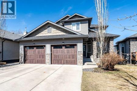 812 COOPERS DRIVE SOUTHWEST, Airdrie, Alberta T4B 2W3, Canada