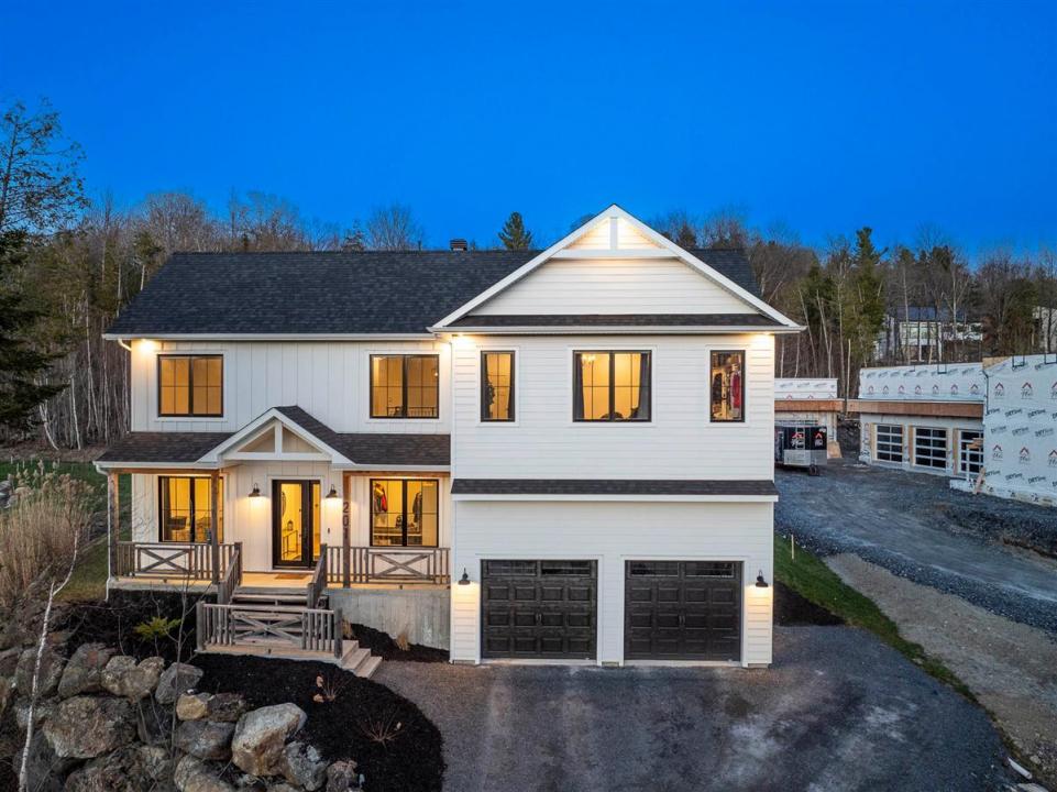 201 Rue du Héron, Orford, Quebec J1X 7V5, Canadá