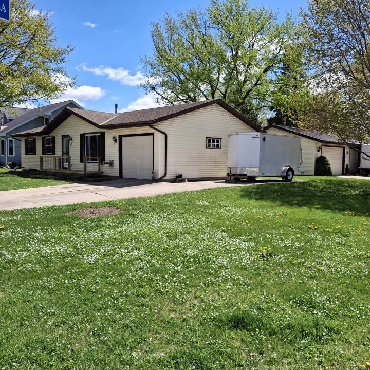 221 Robert St, Watertown, Wisconsin 53098, USA