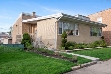 2732 W Estes Avenue, Chicago, Illinois 60645, USA